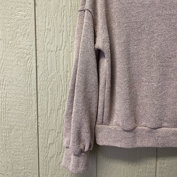 Boutique brand poly sweater | size Medium - Picture 2 of 5
